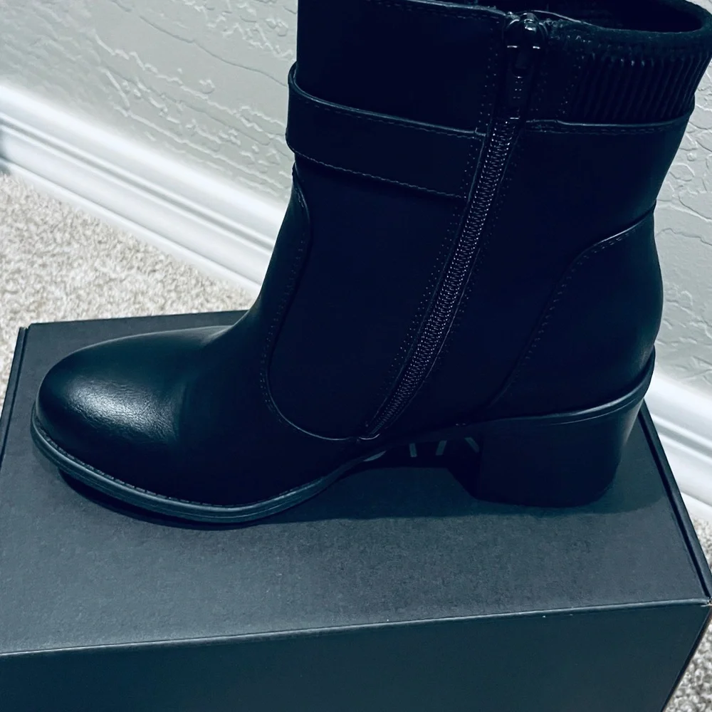 Ladies White Mountain Booties - Picture 2 of 3